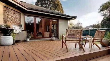 Choosing Between Hollow and Solid Decking